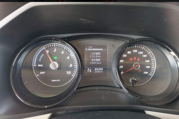 Used Wuling Zhengcheng New Energy 2023 Comfort Model Odometer Close Up