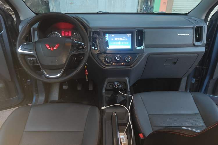 Used Wuling Zhengtu 2021 1.5L Adventure LAR Center Console