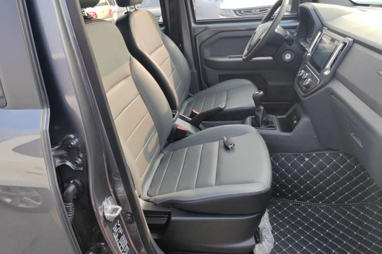 Used Wuling Zhengtu 2021 1.5L Adventure LAR Right Front Seat