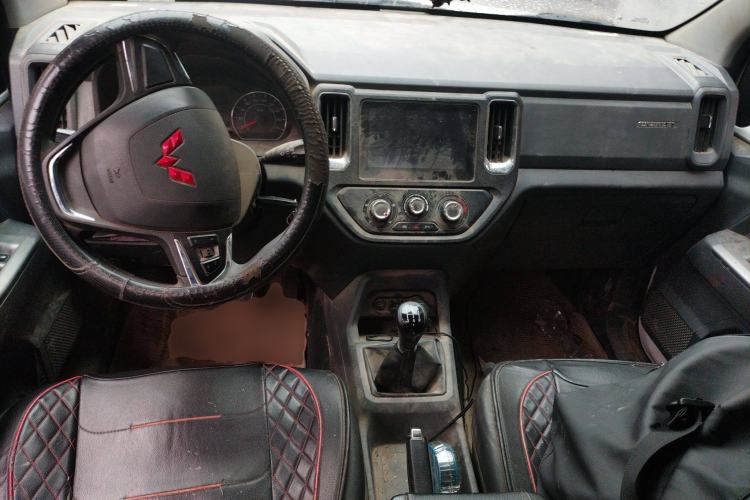 Used Wuling Zhengtu 2021 1.5L Adventure LAR Center Console