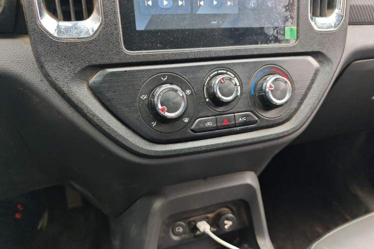 Used Wuling Zhengtu 2021 1.5L Adventure LAR Audio And AC Panel