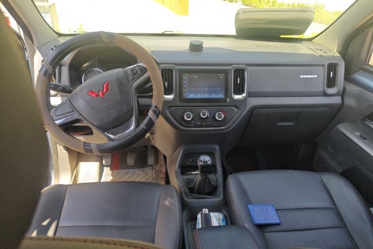 Used Wuling Zhengtu 2021 1.5L Adventure LAR Center Console