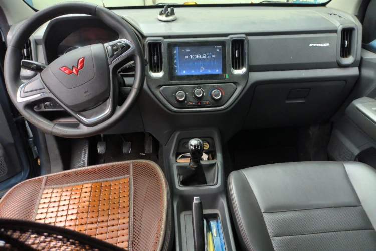 Used Wuling Zhengtu 2021 1.5L Adventure LAR Center Console