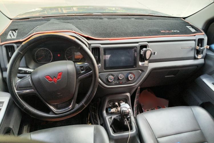 Used Wuling Zhengtu 2021 1.5L Adventure LAR Center Console