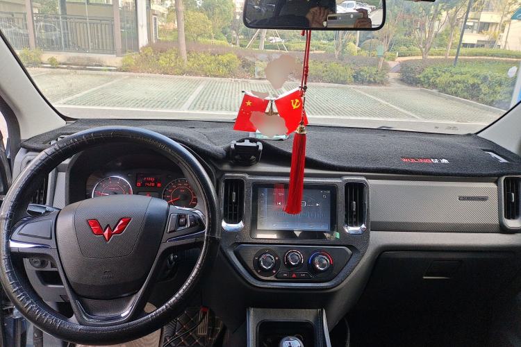 Used Wuling Zhengtu 2021 1.5L Adventure LAR Center Console