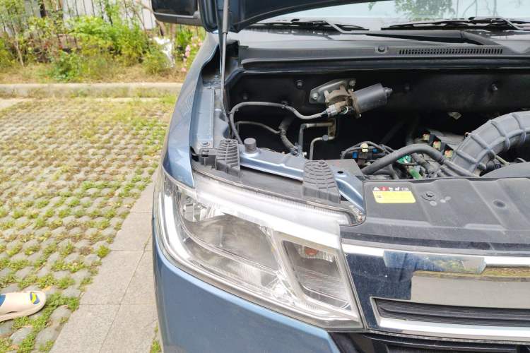 Used Wuling Zhengtu 2021 1.5L Adventure LAR Engine Bay Right