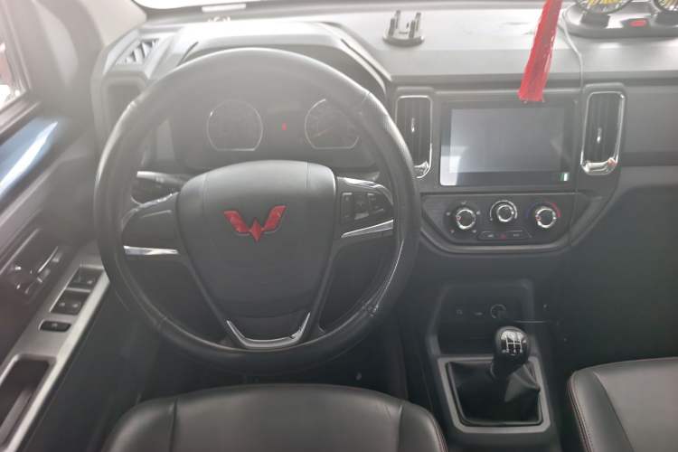 Used Wuling Zhengtu 2021 1.5L Adventure LAR Interior 2