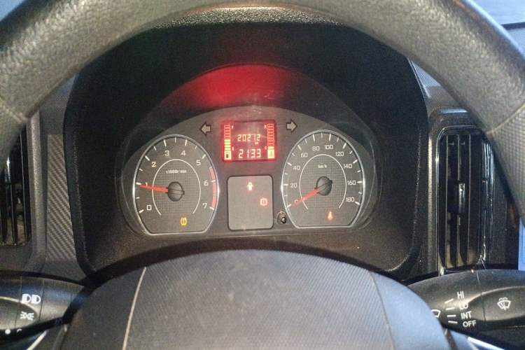 Used Wuling Zhengtu 2021 1.5L Adventure LAR Odometer Close Up