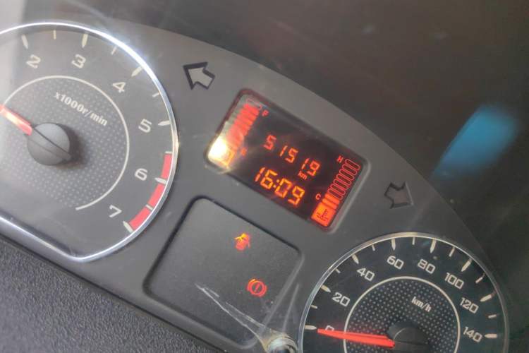 Used Wuling Zhengtu 2021 1.5L Entry-Level LAR Odometer Close Up