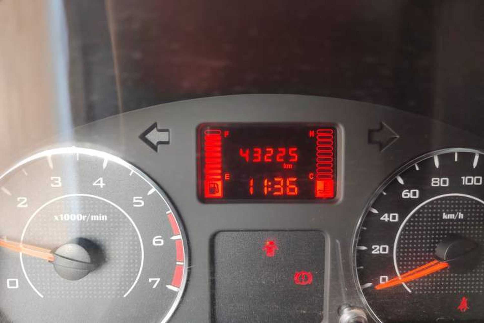 Used Wuling Zhengtu 2021 1.5L Adventure LAR Odometer Close Up