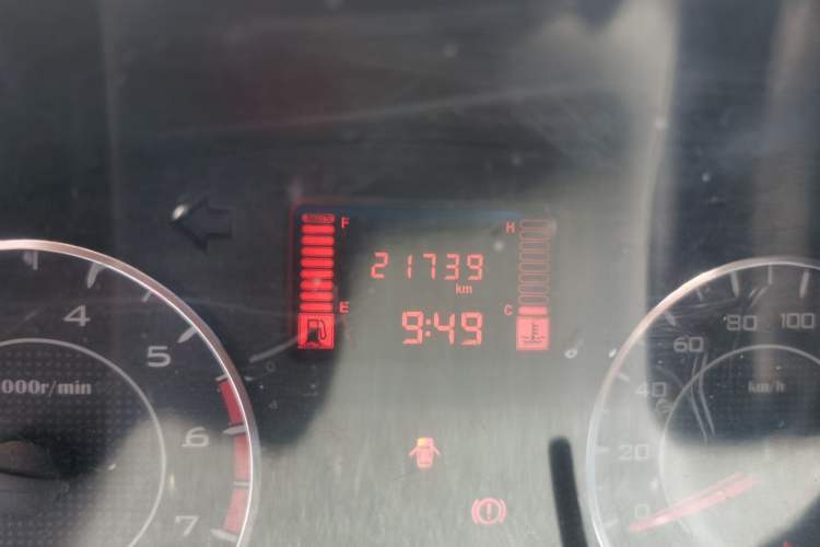 Used Wuling Zhengtu 2021 1.5L Adventure LAR Odometer Close Up