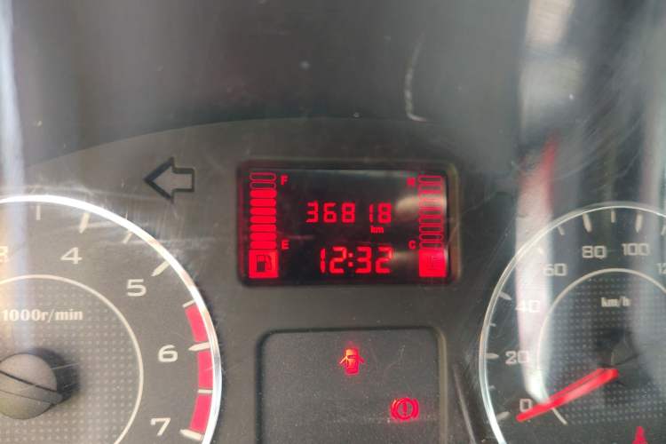 Used Wuling Zhengtu 2021 1.5L Adventure LAR Odometer Close Up