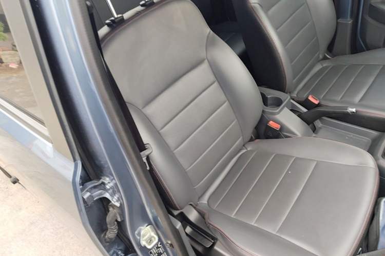 Used Wuling Zhengtu 2021 1.5L Adventure LAR Right Front Seat