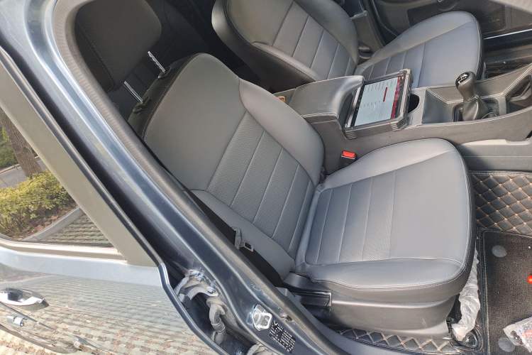 Used Wuling Zhengtu 2021 1.5L Adventure LAR Right Front Seat
