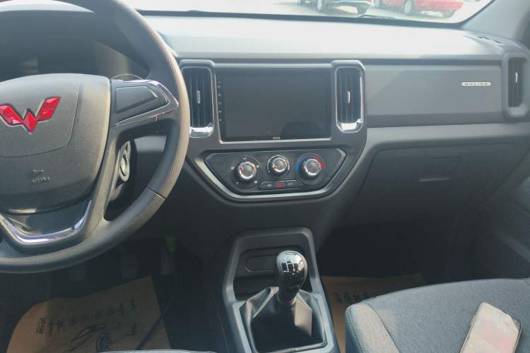 Used Wuling Zhengtu 2021 1.5L Entry-Level LAR Audio And AC Panel