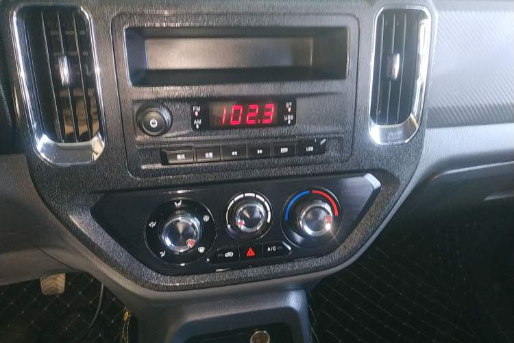 Used Wuling Zhengtu 2021 1.5L Entry-Level LAR Audio And AC Panel