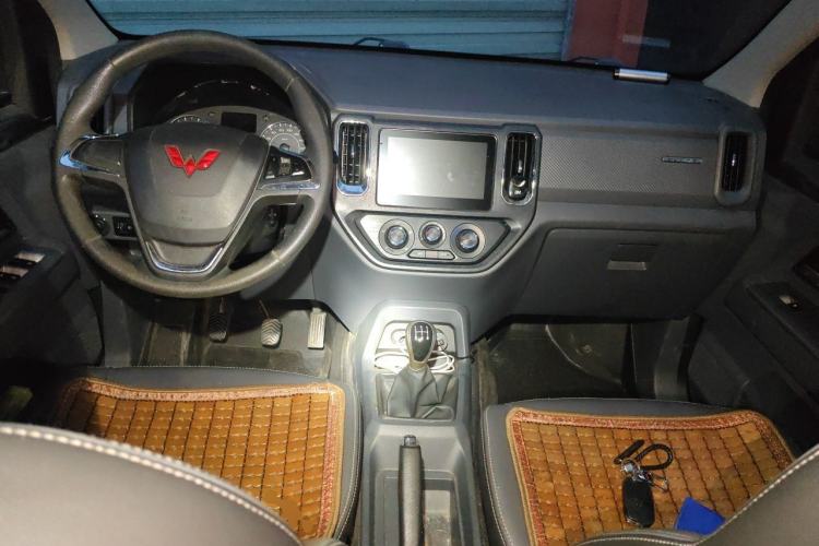 Used Wuling Zhengtu 2021 1.5L Adventure LAR Center Console