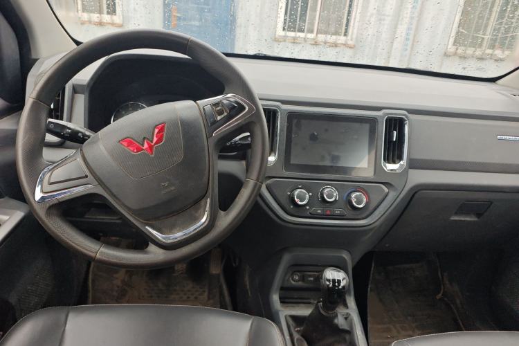 Used Wuling Zhengtu 2021 1.5L Adventure LAR Center Console