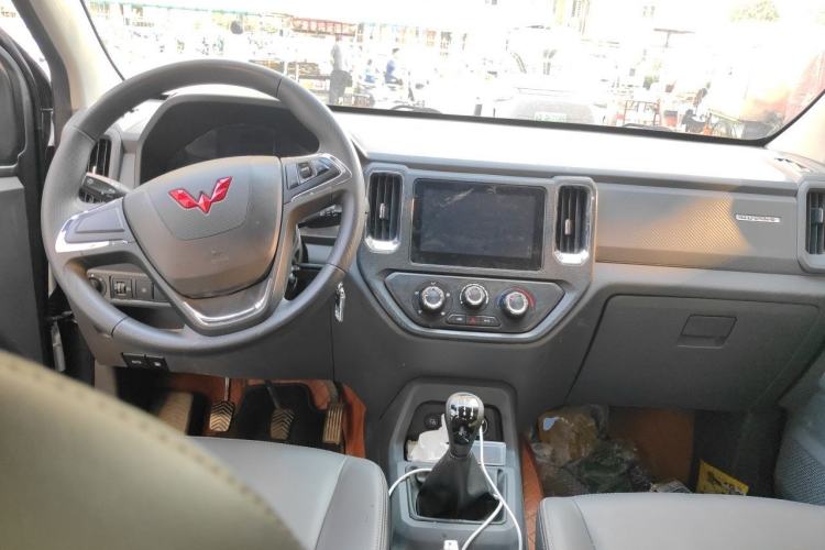 Used Wuling Zhengtu 2021 1.5L Adventure LAR Center Console