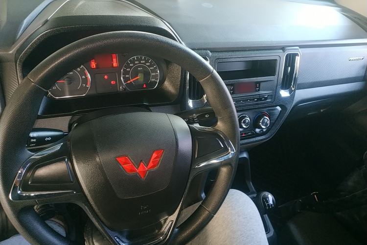 Used Wuling Zhengtu 2021 1.5L Entry-Level LAR Interior 2