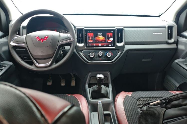 Used Wuling Zhengtu 2021 1.5L Entry-Level LAR Interior 2