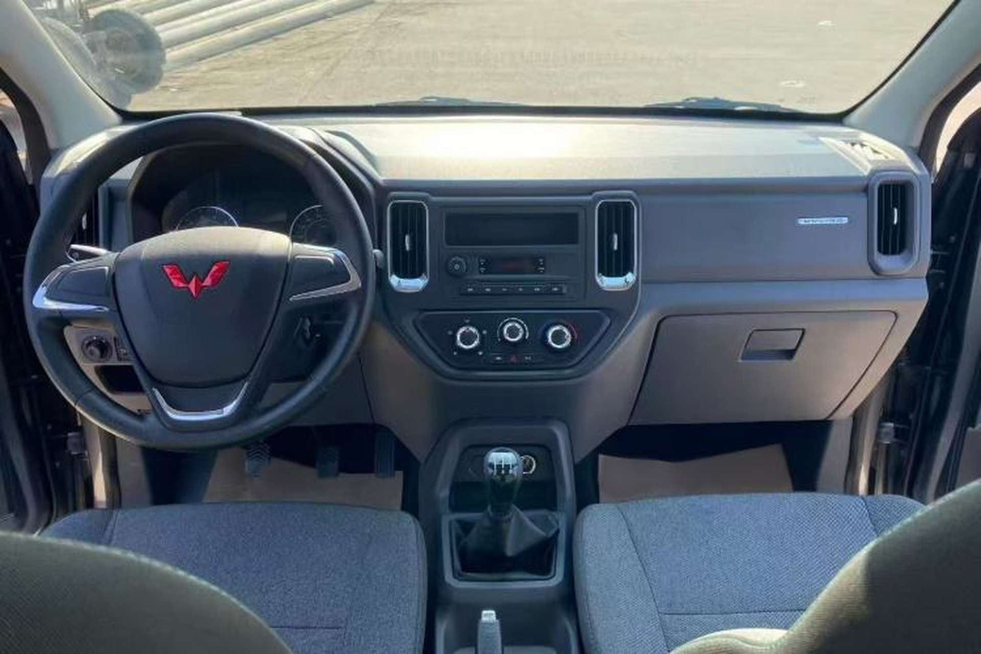Used Wuling Zhengtu 2021 1.5L Entry-Level LAR Interior 3