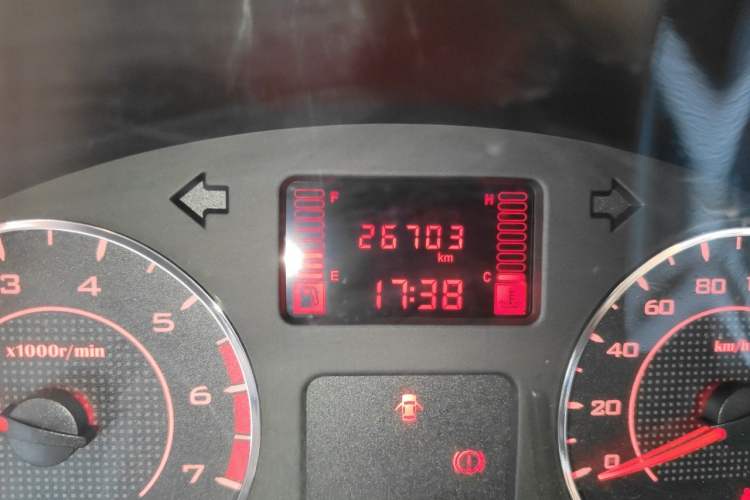 Used Wuling Zhengtu 2021 1.5L Adventure LAR Odometer Close Up