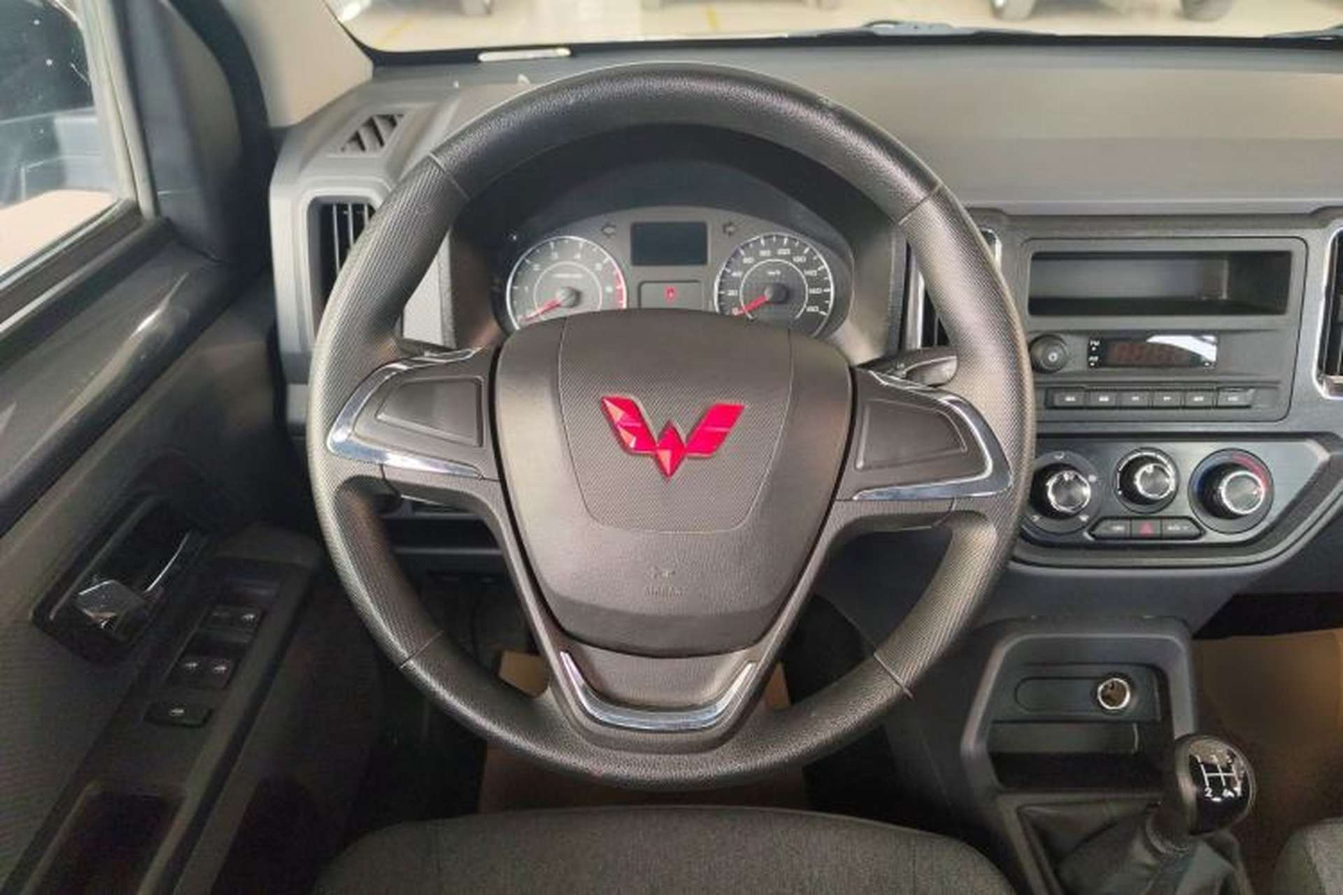 Used Wuling Zhengtu 2021 1.5L Entry-Level LAR Steering Wheel