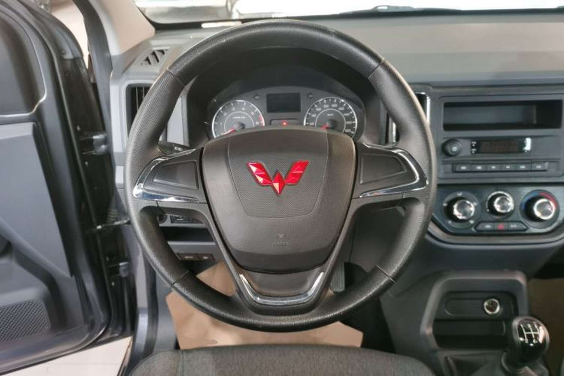 Used Wuling Zhengtu 2021 1.5L Entry-Level LAR Steering Wheel