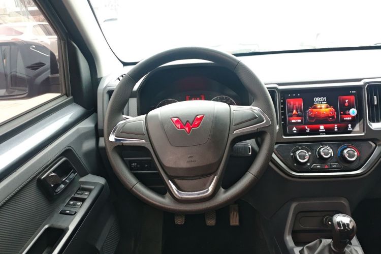 Used Wuling Zhengtu 2021 1.5L Entry-Level LAR Steering Wheel