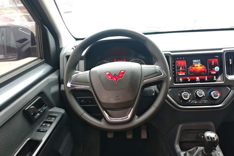 Used Wuling Zhengtu 2021 1.5L Entry-Level LAR Steering Wheel