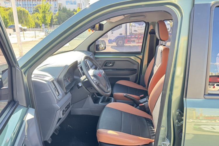 Used Wuling Zhengtu 2021 1.5L Entry-Level LAR Interior 2