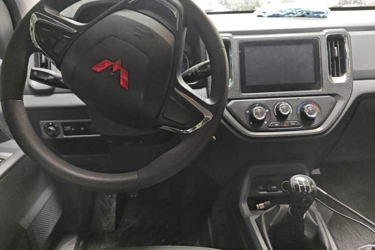 Used Wuling Zhengtu 2021 1.5L Adventure LAR Center Console
