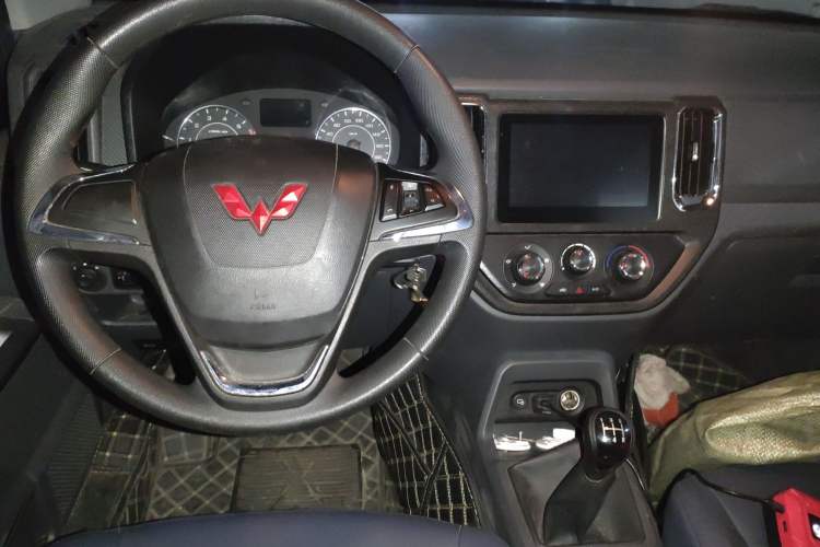 Used Wuling Zhengtu 2021 1.5L Entry-Level LAR Interior 2