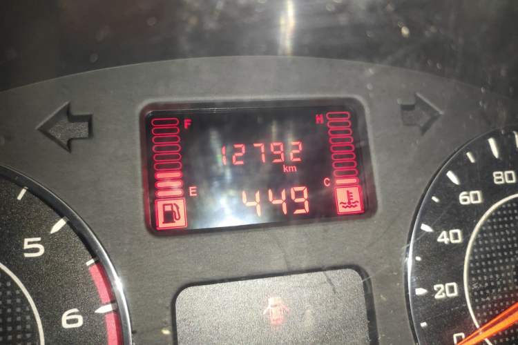 Used Wuling Zhengtu 2021 1.5L Entry-Level LAR Odometer Close Up