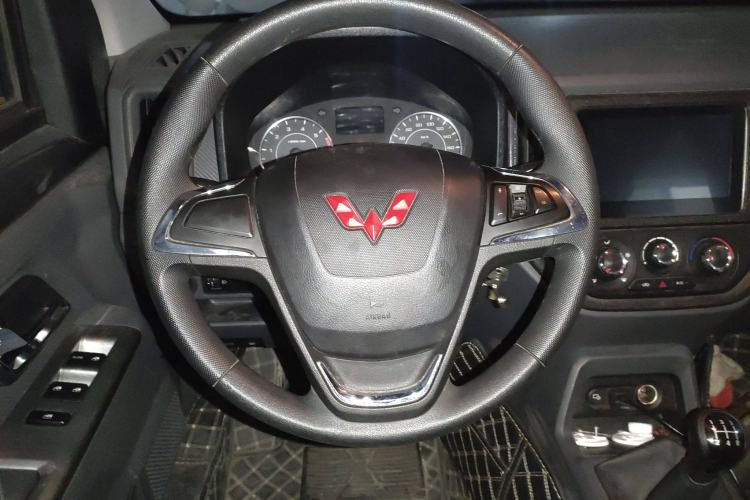 Used Wuling Zhengtu 2021 1.5L Entry-Level LAR Steering Wheel