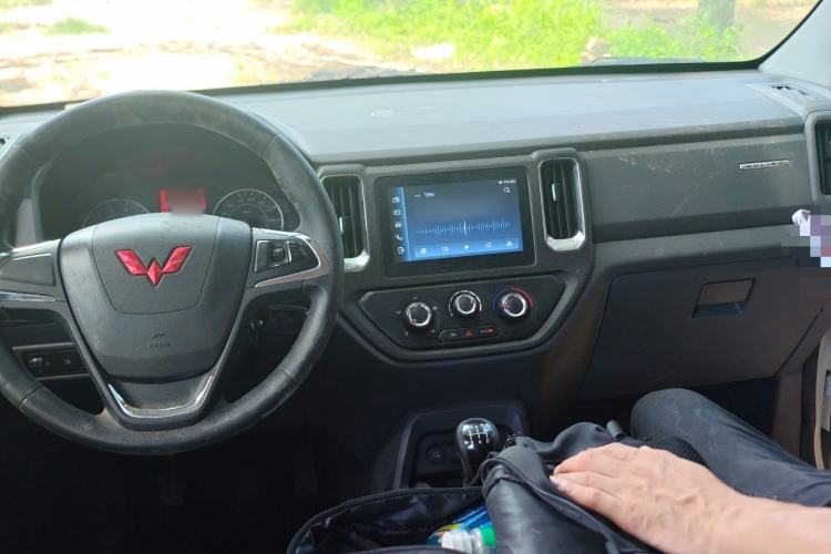 Used Wuling Zhengtu 2021 1.5L Adventure LAR Center Console