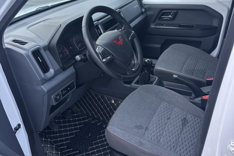 Used Wuling Zhengtu 2021 1.5L Entry-Level LAR Interior 4