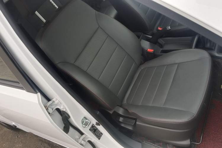 Used Wuling Zhengtu 2021 1.5L Adventure LAR Interior 8