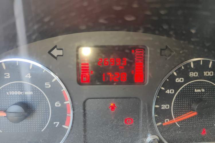 Used Wuling Zhengtu 2021 1.5L Entry-Level LAR Odometer Close Up