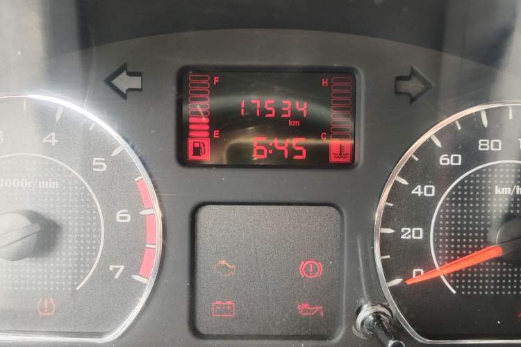 Used Wuling Zhengtu 2021 1.5L Adventure LAR Odometer Close Up