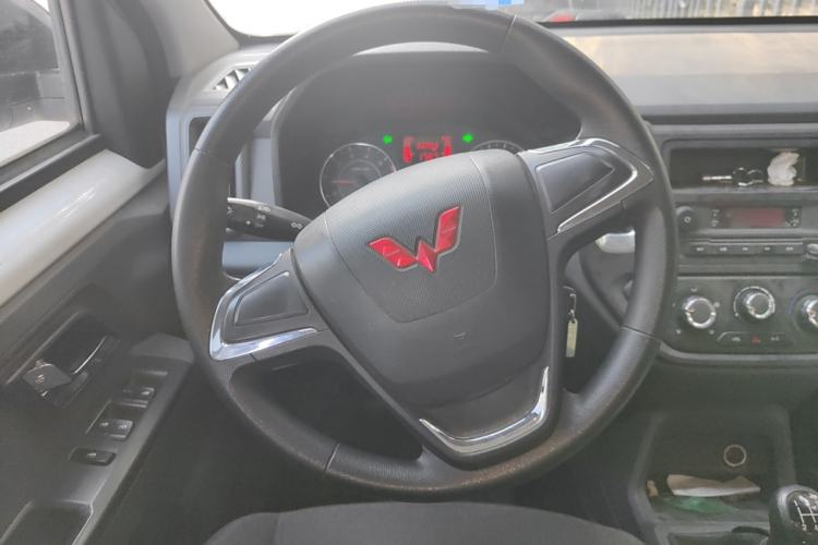 Used Wuling Zhengtu 2021 1.5L Entry-Level LAR Steering Wheel