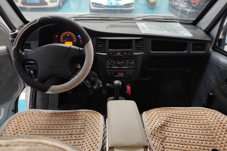 Used Wuling Zhiguang 2023 1.5L Practical Version 5/7 Seats Audio And AC Panel