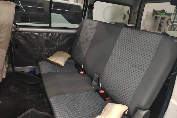 Used Wuling Zhiguang 2023 1.5L Practical Version 5/7 Seats Interior 4