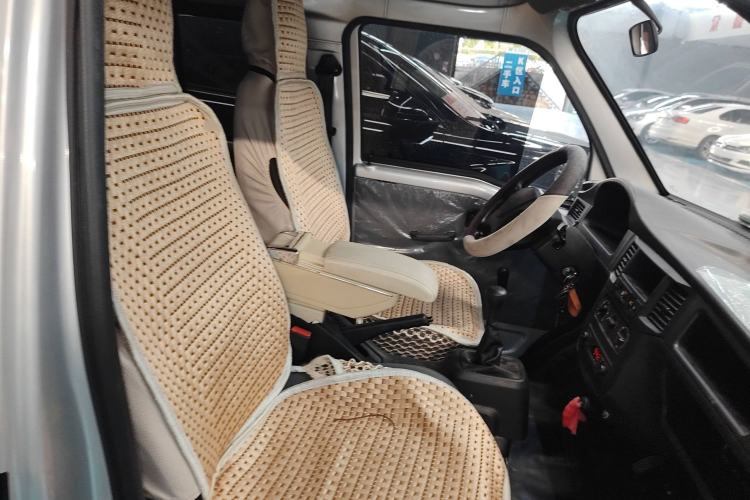 Used Wuling Zhiguang 2023 1.5L Practical Version 5/7 Seats Right Front Seat