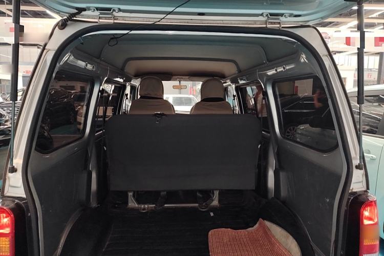Used Wuling Zhiguang 2023 1.5L Practical Version 5/7 Seats Trunk