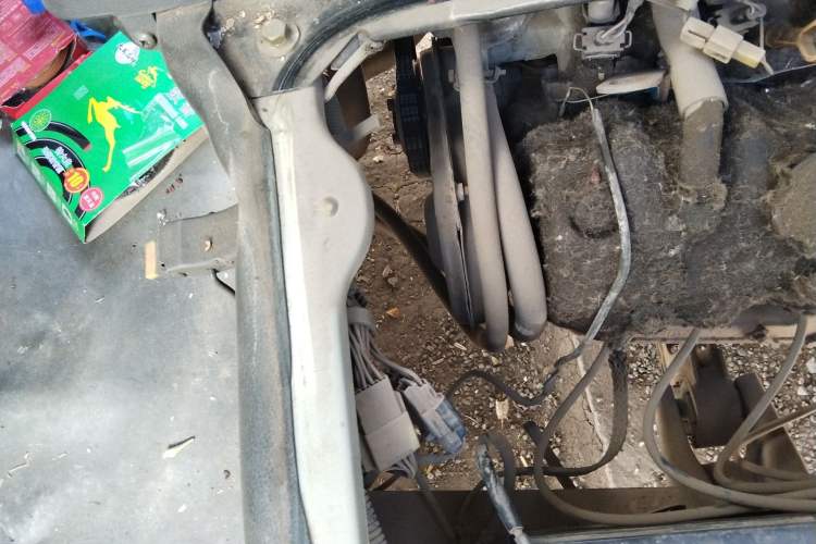 Used Wuling Zhiguang 2008 1.0L Standard Version Engine Bay Right