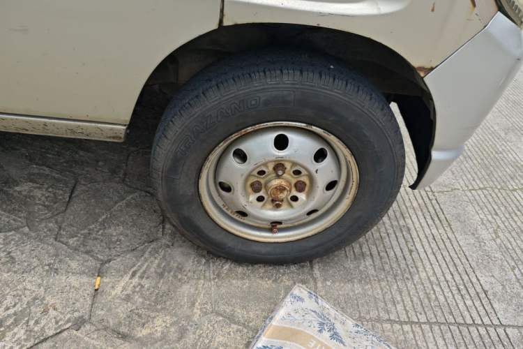 Used Wuling Zhiguang 2008 1.1L Base Version LXA Right Front Wheel Hub