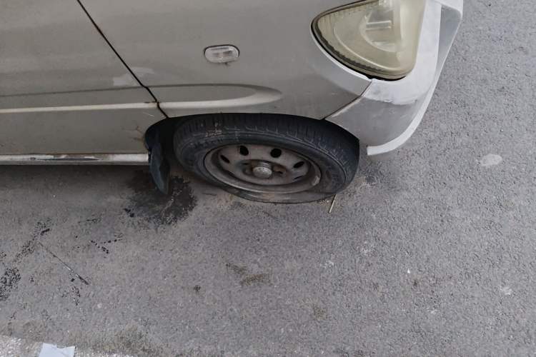 Used Wuling Zhiguang 2008 1.0L Standard Version Right Front Wheel Hub