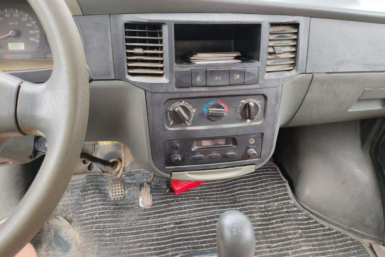 Used Wuling Zhiguang 2010 1.0L Liye Edition Audio And AC Panel